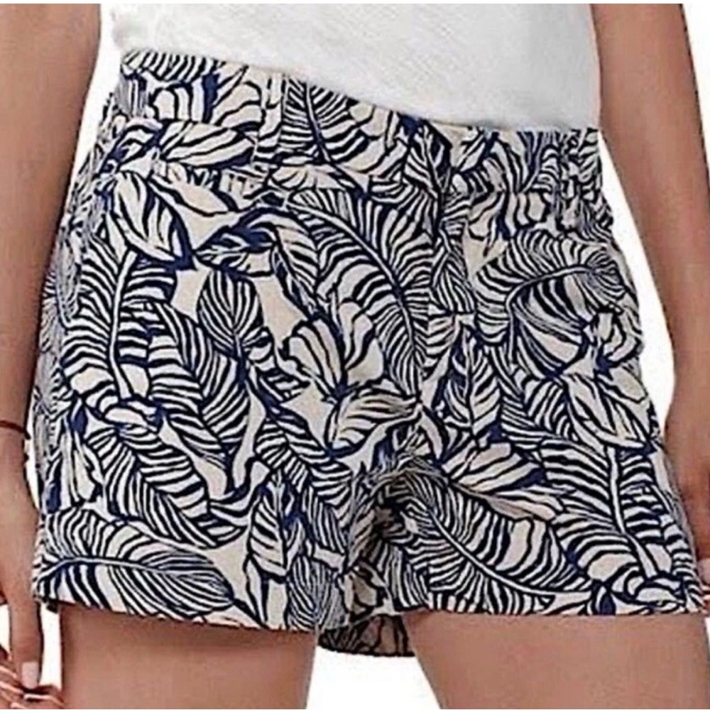 🚀Patagonia  Blue & white Leaf Print Shorts size 8 GUC